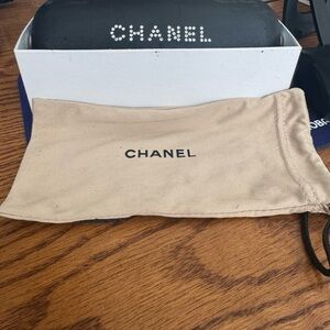 AUTHENTIC CHANEL Branded Sunglasses Pouch with Black Logo WORN 1 X, LIKE NEW.